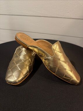 Vince Camuto Gold Quilted Women’s Slide Mules - Metallic Leather- size 6